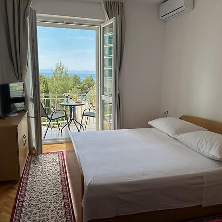 Spacious Family Apartment Near The Beach Makarska Exterior photo