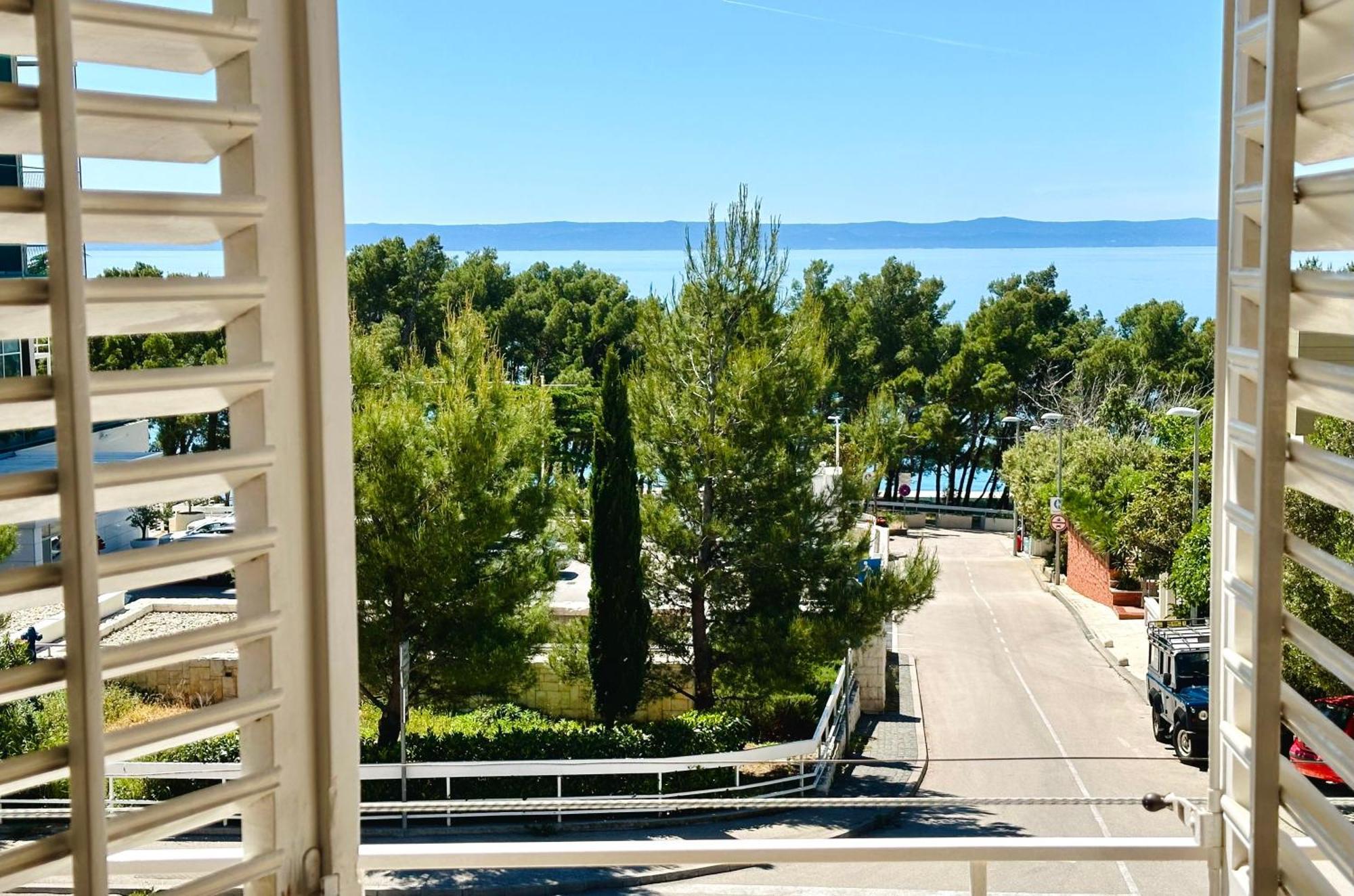 Spacious Family Apartment Near The Beach Makarska Exterior photo