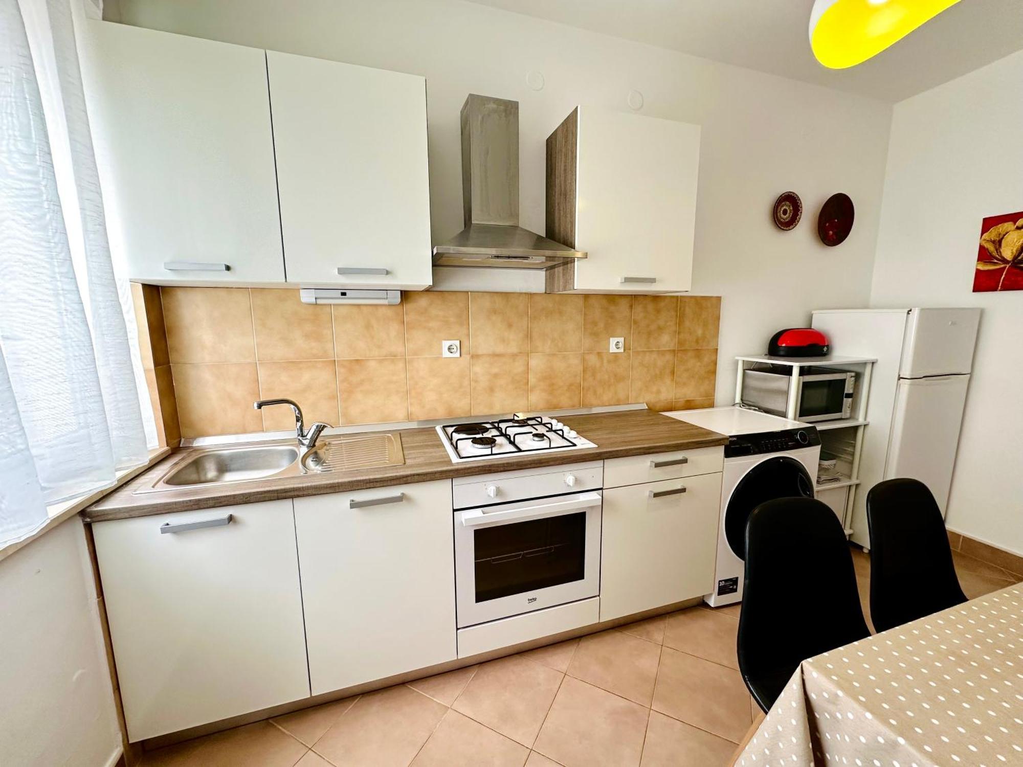 Spacious Family Apartment Near The Beach Makarska Exterior photo