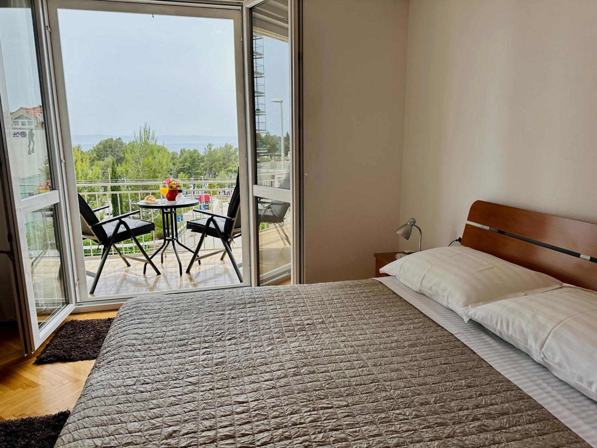 Spacious Family Apartment Near The Beach Makarska Exterior photo