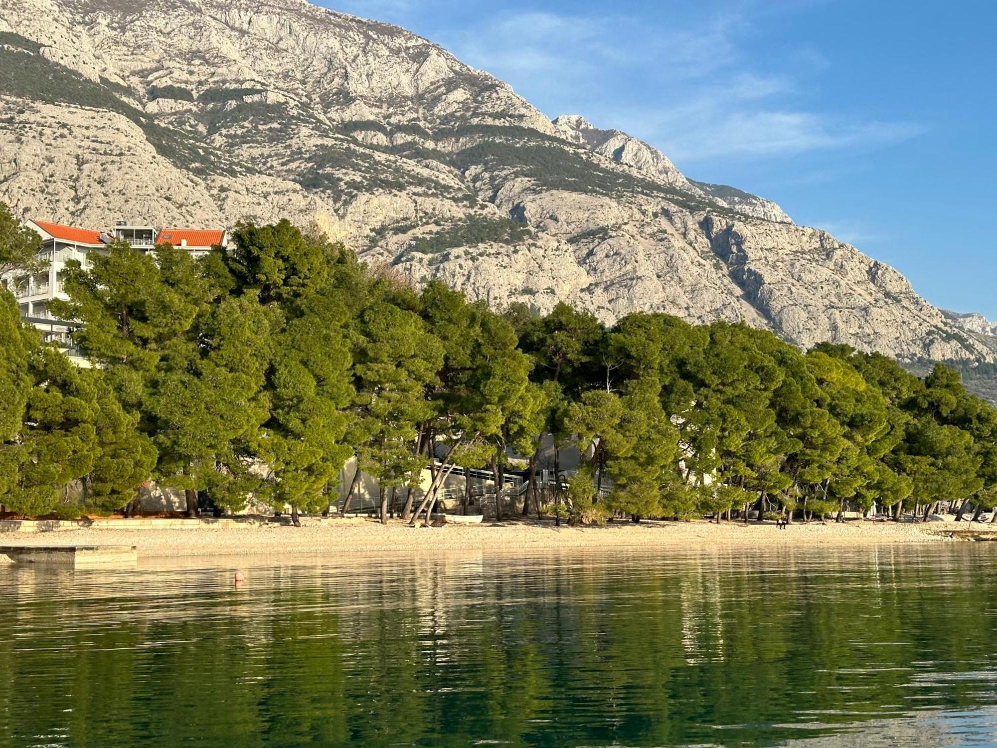 Spacious Family Apartment Near The Beach Makarska Exterior photo