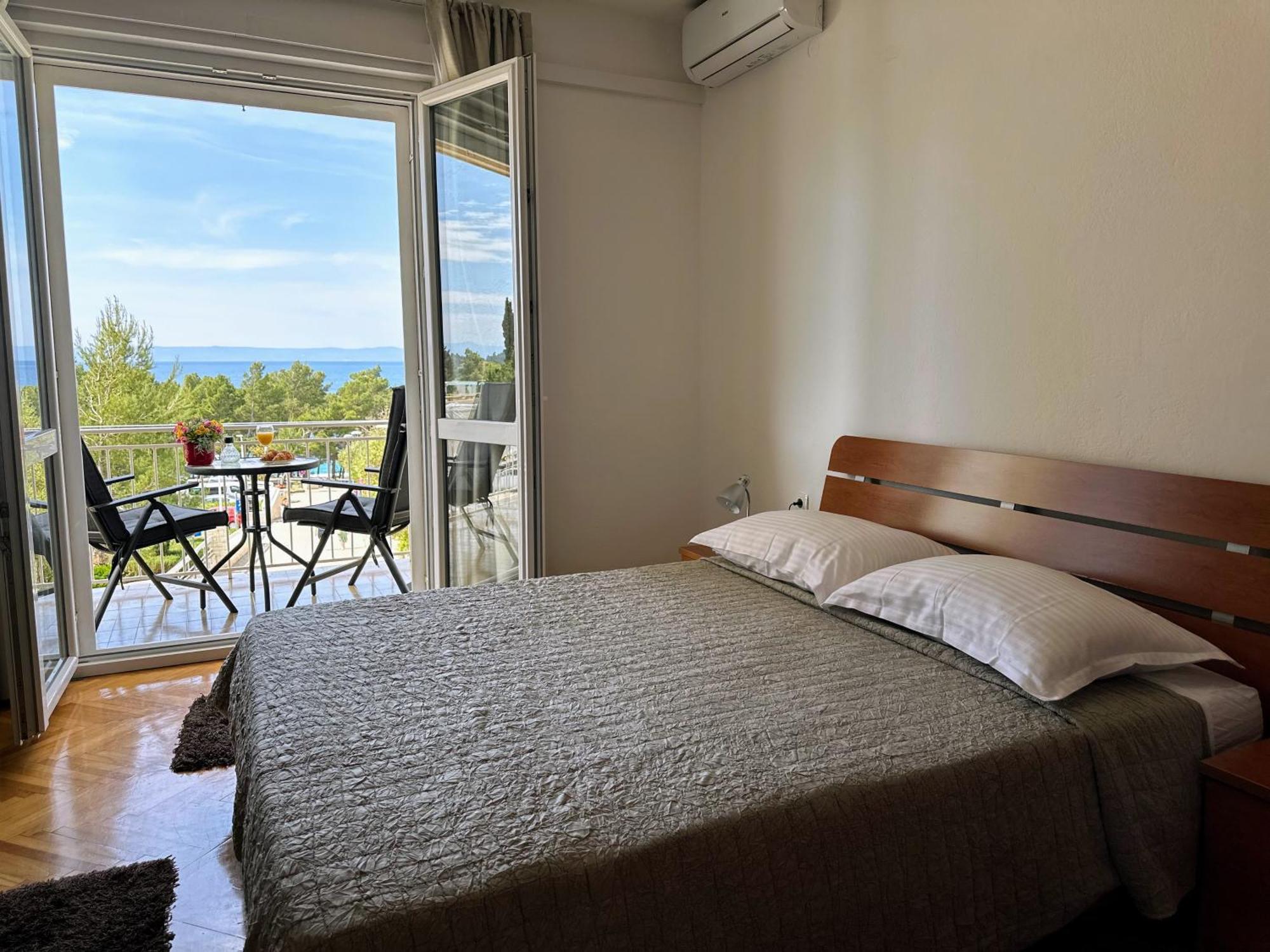 Spacious Family Apartment Near The Beach Makarska Exterior photo