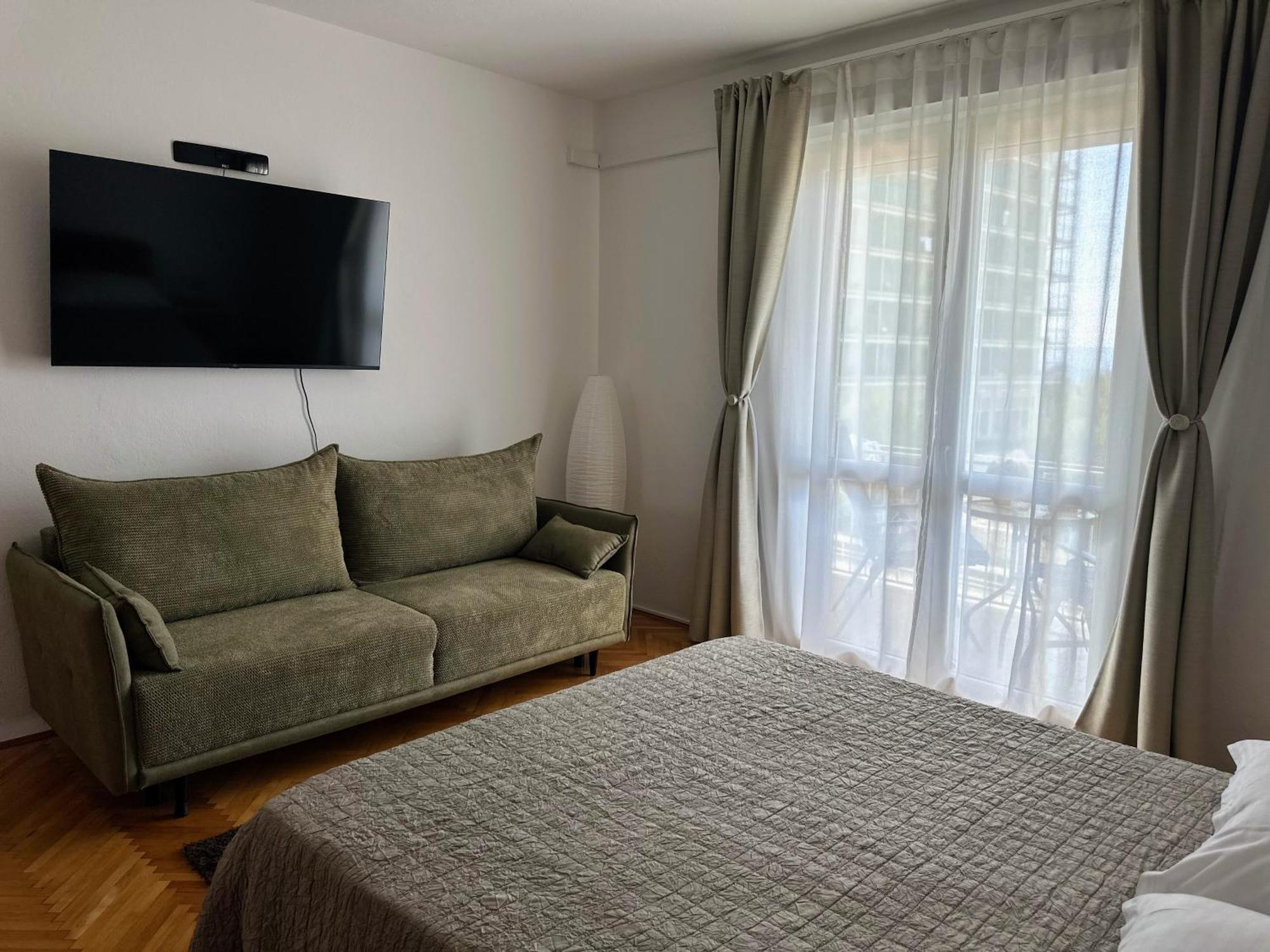 Spacious Family Apartment Near The Beach Makarska Exterior photo