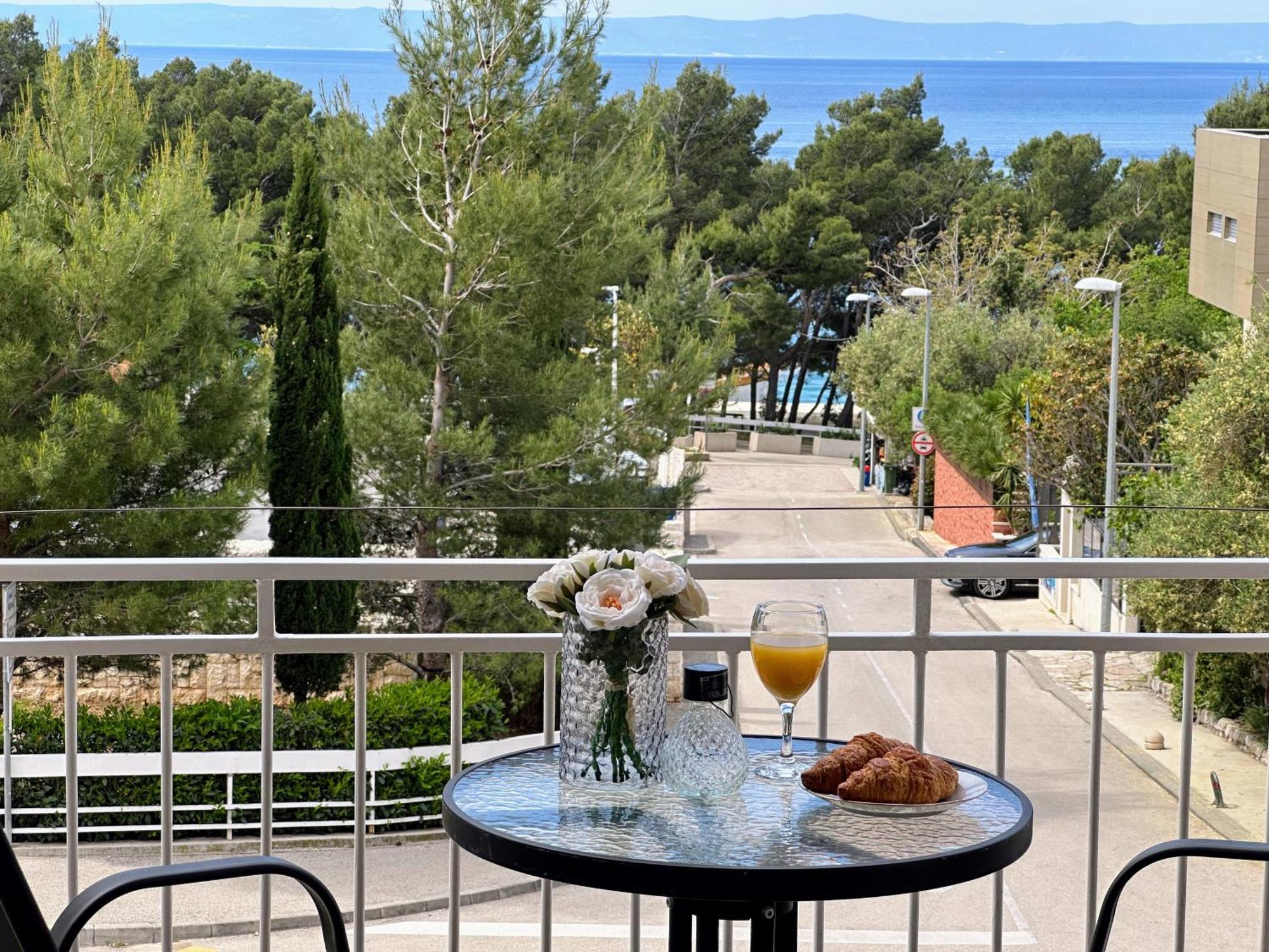 Spacious Family Apartment Near The Beach Makarska Exterior photo